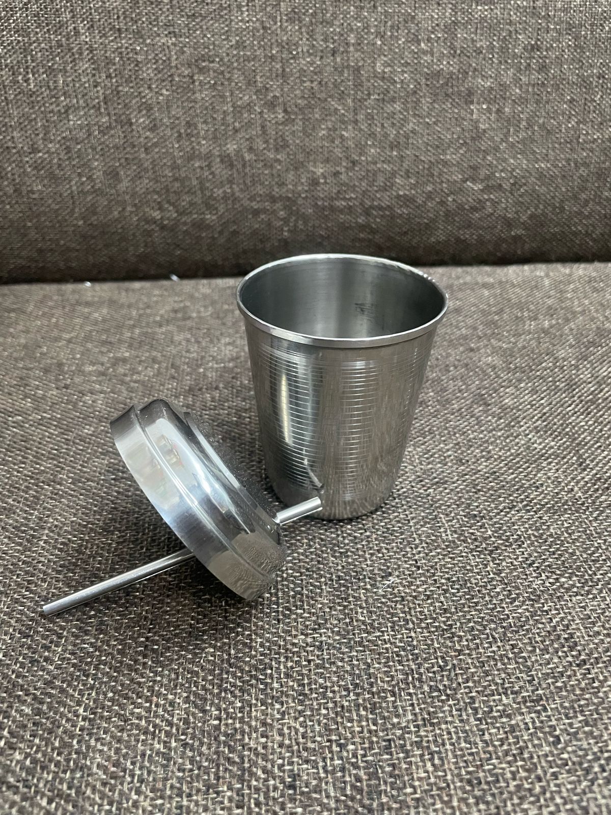 Sports-Themed Divided Dinner Plate, 5 Compartments, 30 x 50 cm, red Camouflage Border with steel strow glass