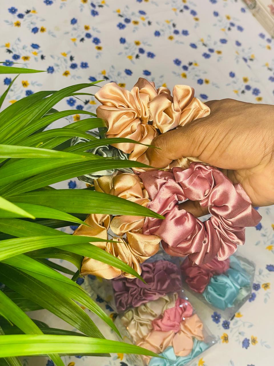 Multicolor Pure Silk Scrunchies Hair Tie Elastic Large Hair Bands Set Hair Band (Multicolor)